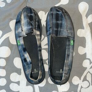 Sanuk slip ons, leisure, comfort, funky